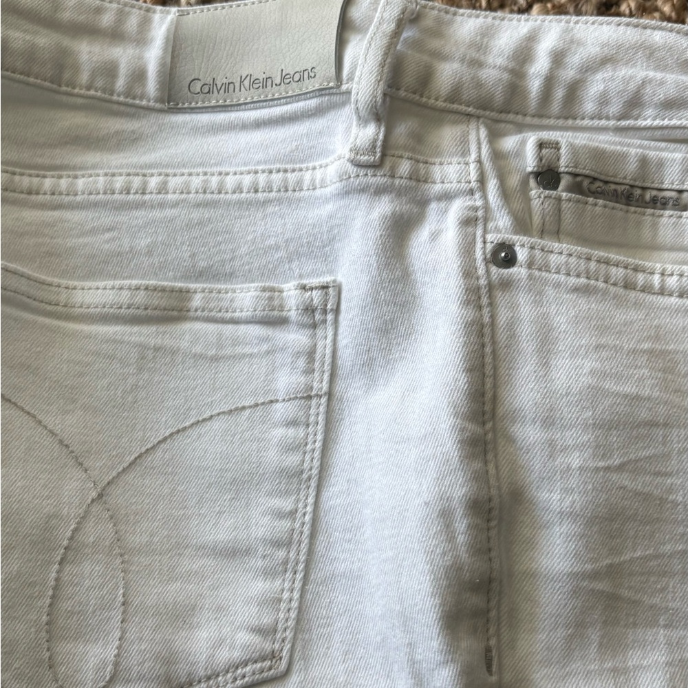 Cream Distressed Denim Jeans with Diagonal Weave and Contrasting Stitching - Picture 1 of 5